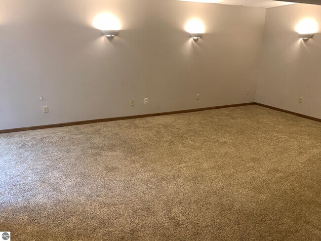 Building Photo - 1631 Eastpointe Dr
