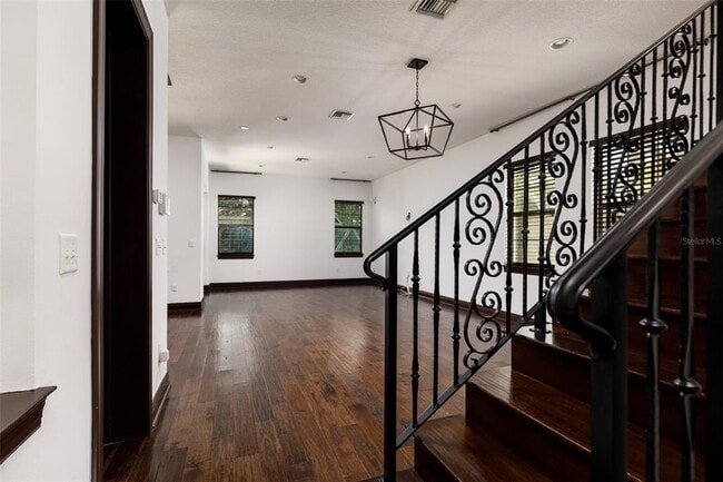 Building Photo - 3122 W Oakellar Ave