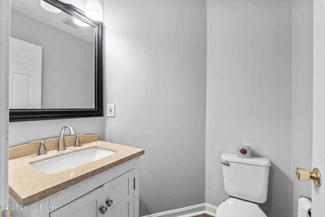 Building Photo - 11001 Bay Run Dr