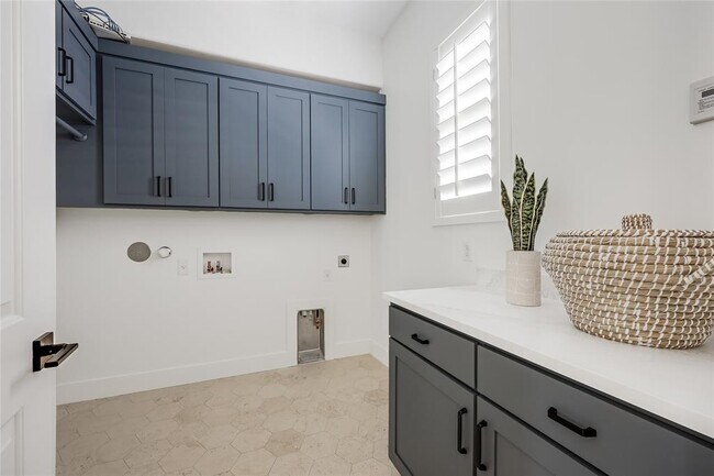 Building Photo - 1809 Pasadena Dr