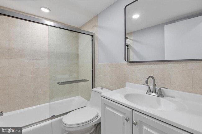 Building Photo - 4520 King St