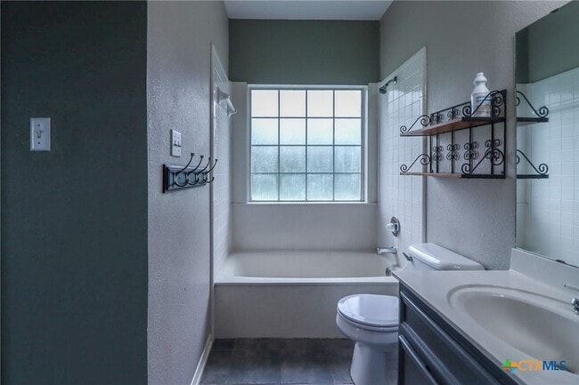 Building Photo - 1810 Mesa Oaks Cir