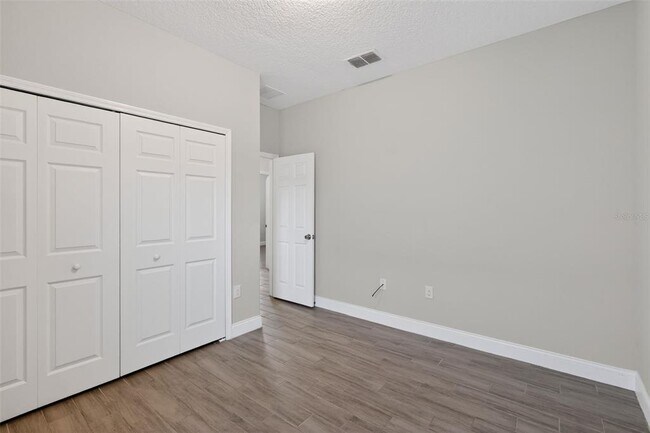 Building Photo - 717 Robin Ct