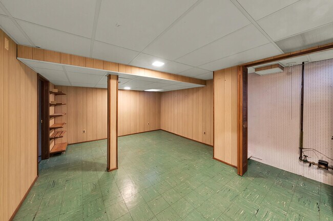 Building Photo - 144 Parnacott Dr