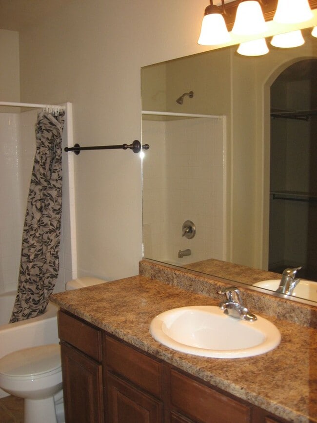 Building Photo - Corner Lot Duplex in Family Friendly Neigh...