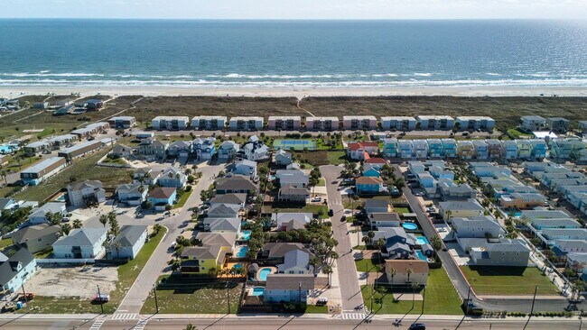 Building Photo - 607 Sand Key Dr