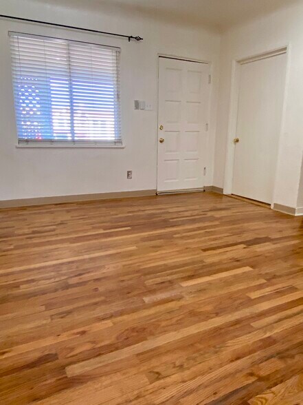 Building Photo - 502 Los Arboles Ave NW