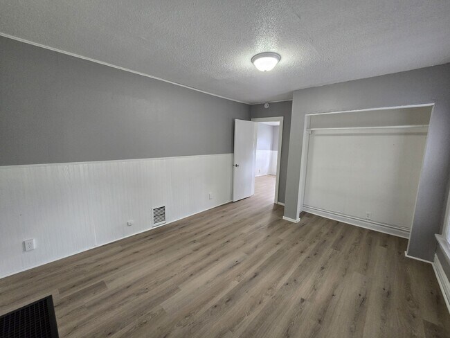 Building Photo - 425 Glenwood St