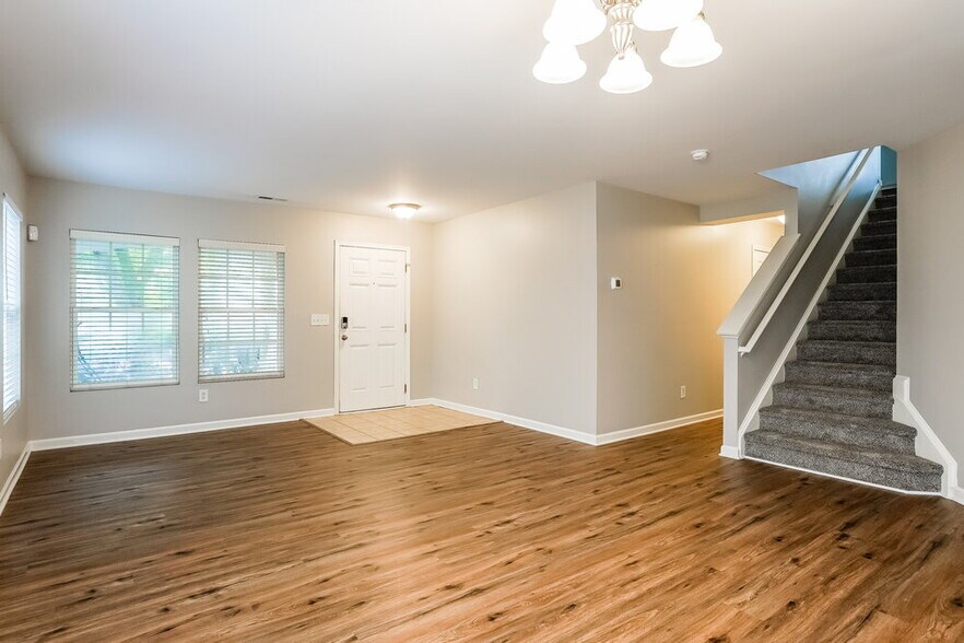 Building Photo - 120 Smart Ct