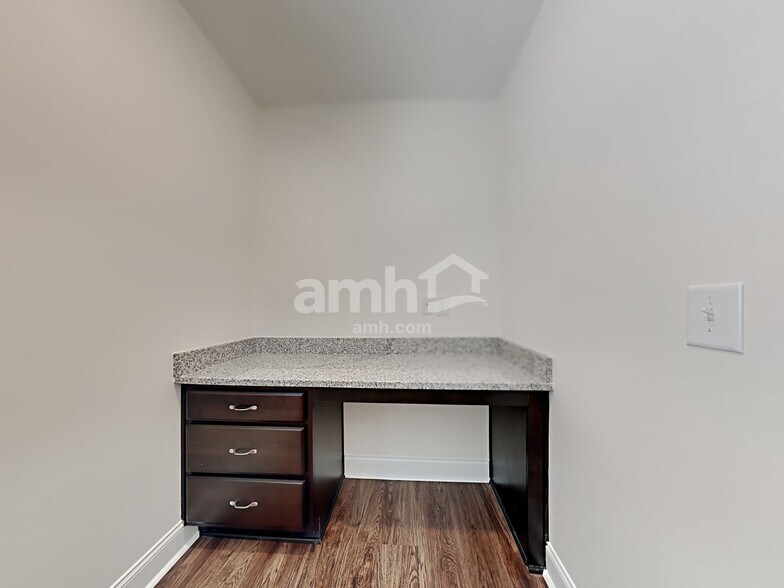 Building Photo - 1829 Produce Ln