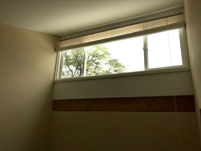 Building Photo - 811 S La Grange Rd