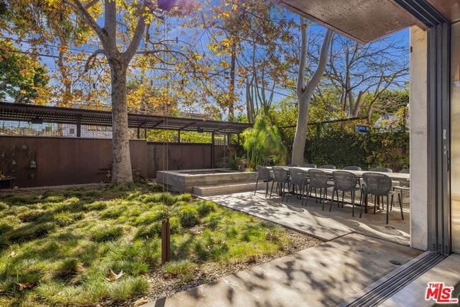 Building Photo - 615 Woodlawn Ave