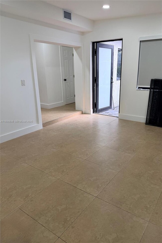 Building Photo - 1526 SW 65th Ave