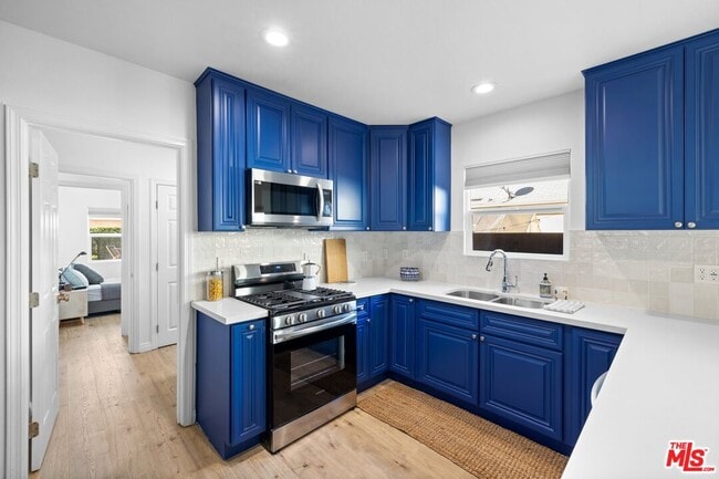Building Photo - 2400 W 74th St