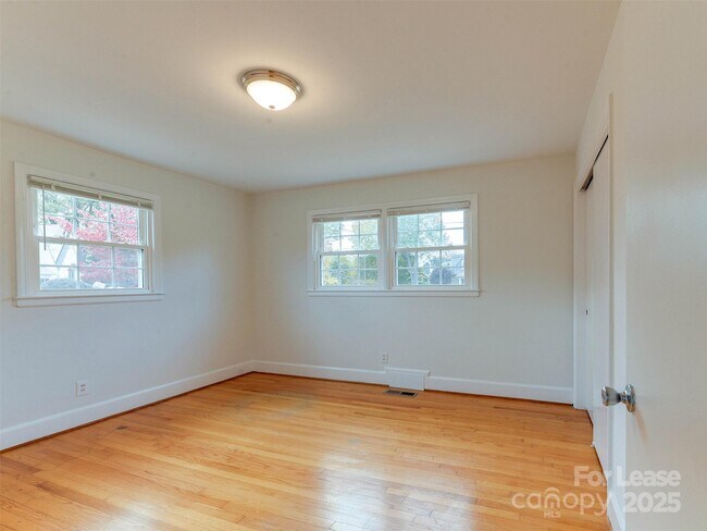 Building Photo - 1432 Bevis Dr