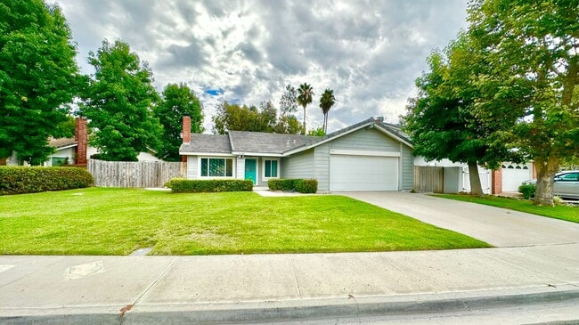 Building Photo - Charming, Single-Story Home, Spacious Backyard, Minutes to Everything, in Whelan Ranch Community ...