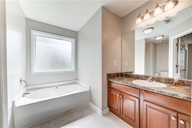 Building Photo - 4768 Sylvan St