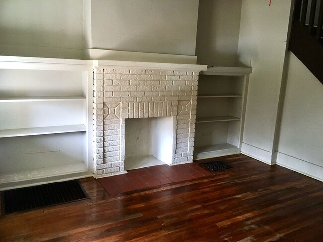 Building Photo - *** Charming Dormont Duplex Three Bedroom * Walk to Shops and the T * Pet Friendly * Private Porc...