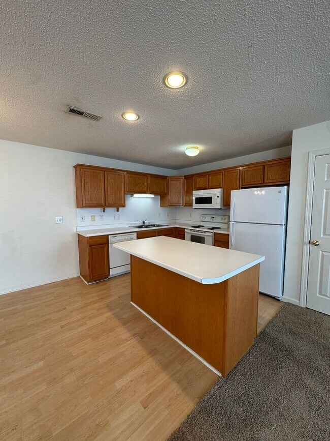 Building Photo - 141 Springwood Ln