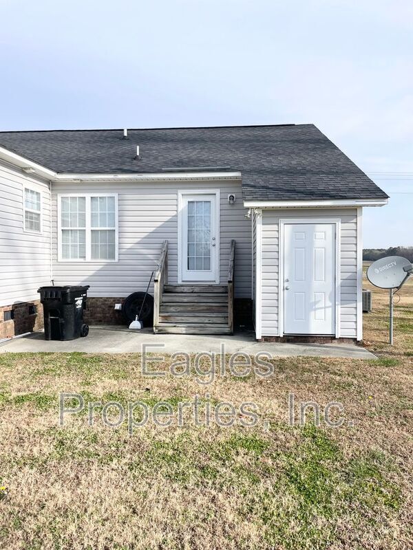 Building Photo - 1410 St John Church Rd