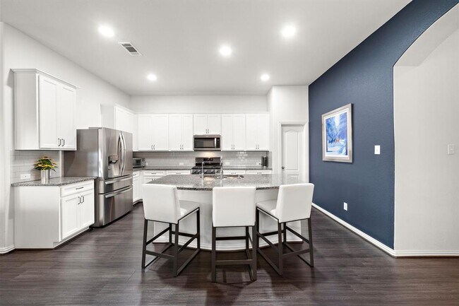 Building Photo - 23706 Via Viale Dr