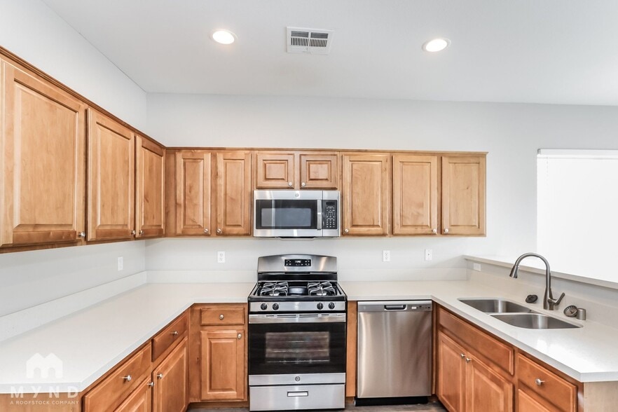 Building Photo - 2520 Olay St