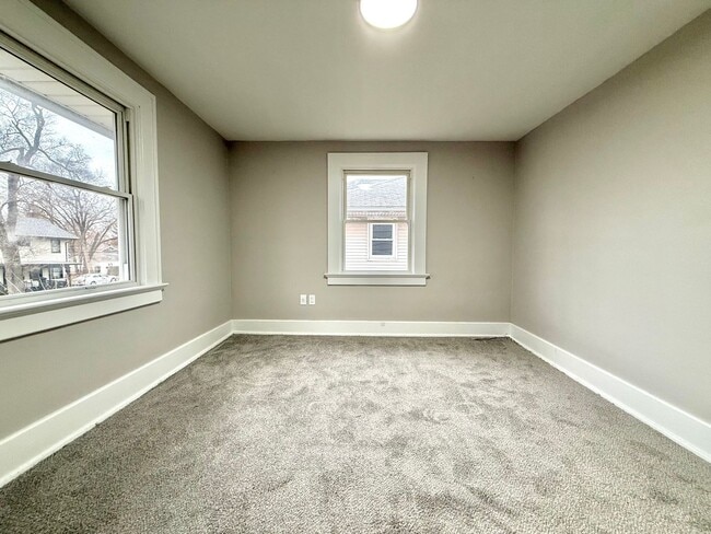 Building Photo - 4 Bedroom House