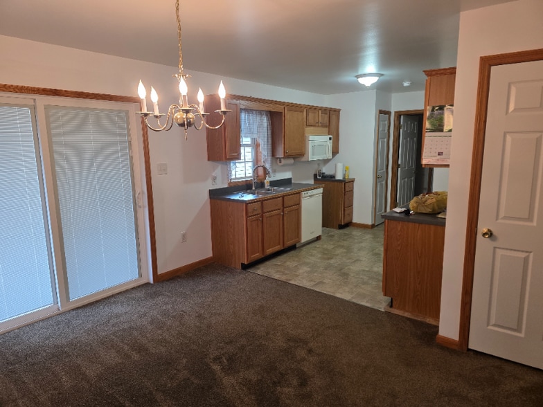 Building Photo - 405 Merri Ln