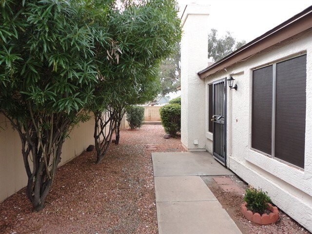 Building Photo - 3881 W Denver St