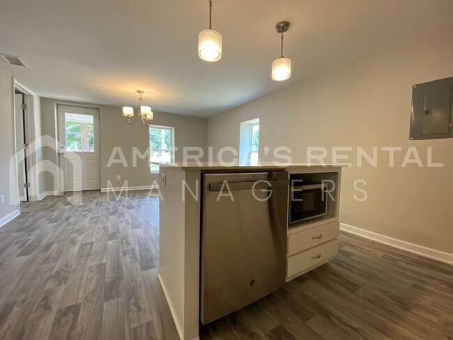 Building Photo - 3 Bedroom Home for Rent in Steele, AL!  DE...