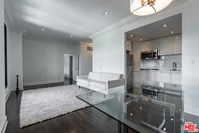 Building Photo - 316 N Rossmore Ave