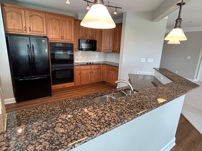 Building Photo - 2 Bedroom | 2 Bathroom Corner Unit Townhom...