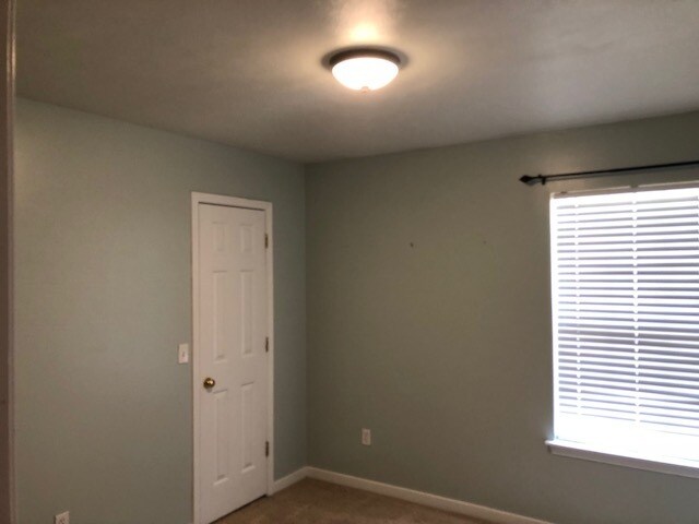 Building Photo - 310 Evergreen Way