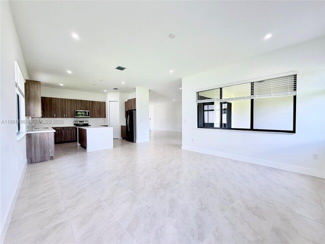 Building Photo - 5028 Gambero Wy