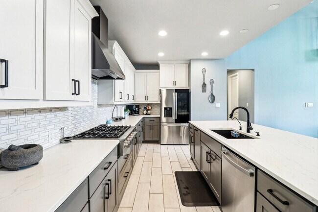 Building Photo - "Spacious 5-Bed Oasis with 4.5 Baths – You...