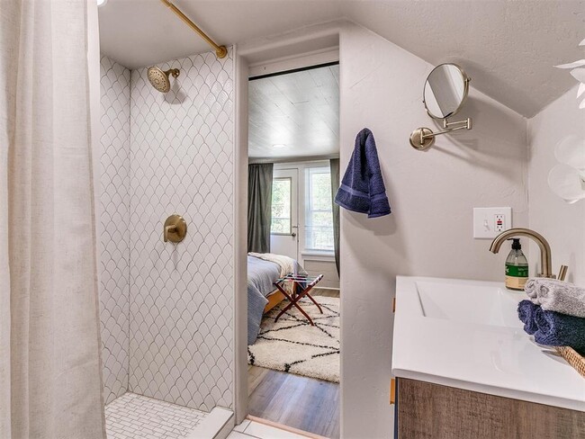 Building Photo - 734 Boyd St