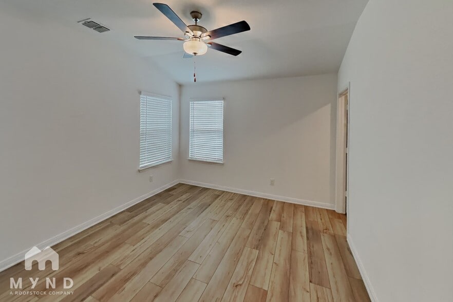 Building Photo - 10846 Emerick St