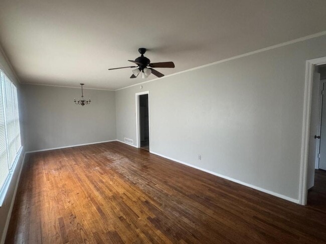 Building Photo - 3515 Greenbriar Rd