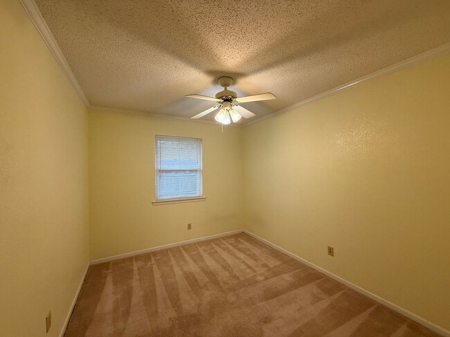 Building Photo - RENT REDUCTION - AVAILABLE NOW!