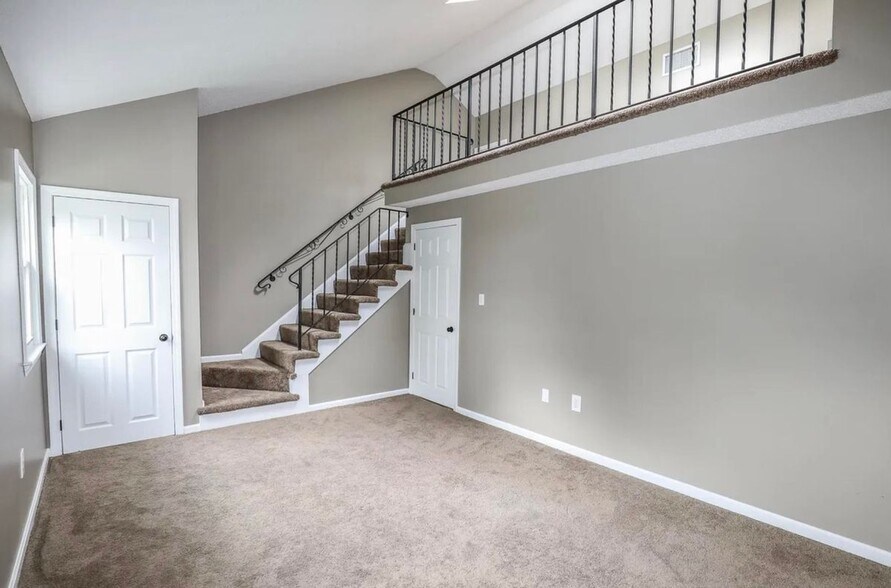 Building Photo - 2 Bluestone Dr