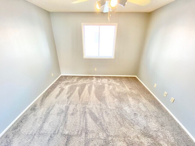 Building Photo - WESTSIDE CONDO!