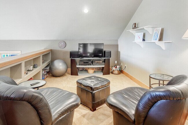 Building Photo - Year lease! Garage! Beautiful views! Great Decks!