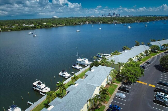 Primary Photo - 165 Pompano Dr SE