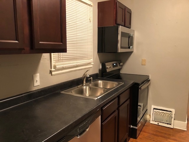 Building Photo - 215 Melrose Ct