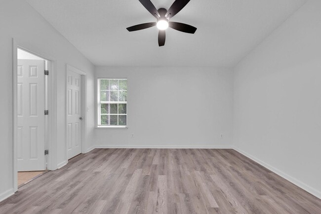 Building Photo - FREE RENT FOR THE MONTH OF NOV 25 | RENOVATED 3 BEDROOM 2 BATHS TOWNHOME