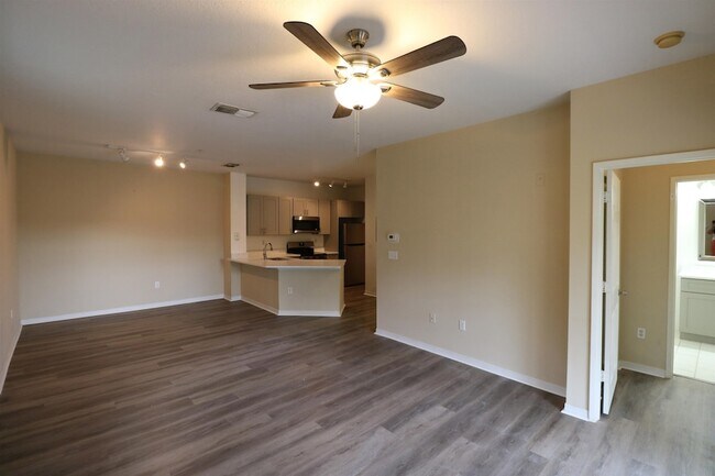 Building Photo - 560 Florida Club Blvd