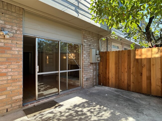 Building Photo - 3737 Wakeforest St