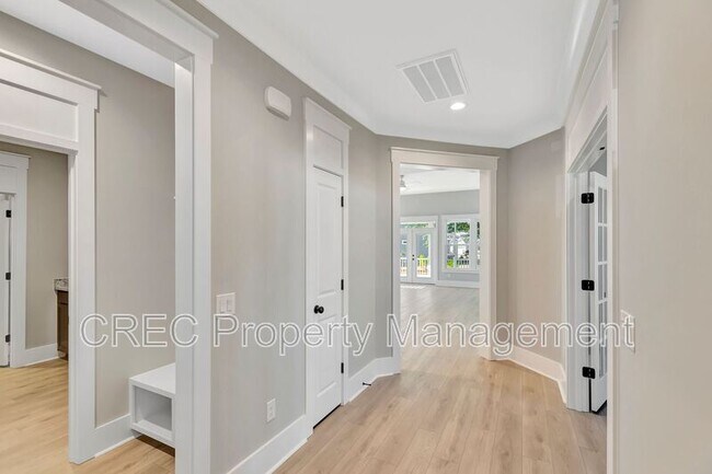 Building Photo - 120 Black Stilt Wy