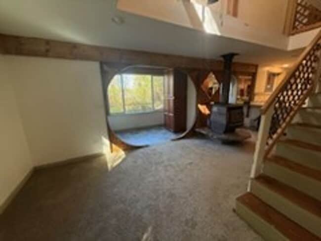 Building Photo - 3BED2BATH - NEWLY REMODELED WITH LARGE SHO...