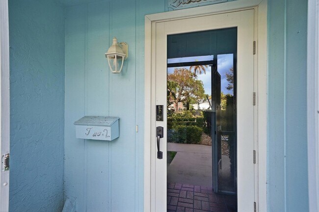 Building Photo - 842 SE 19th Ave